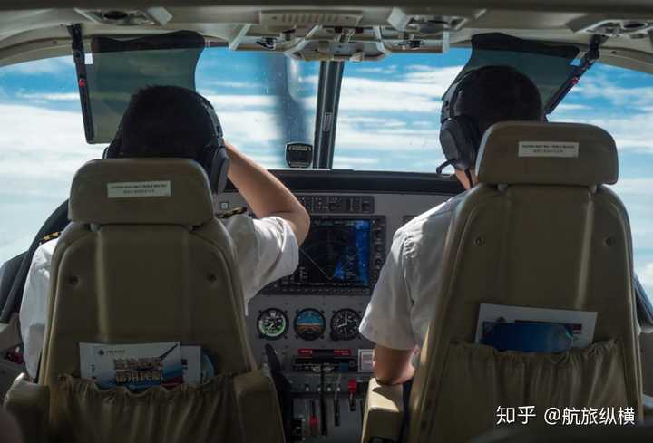 手机驾驶模拟飞行游戏推荐_飞行驾驶模拟推荐手机游戏_飞行驾驶模拟中文破解版