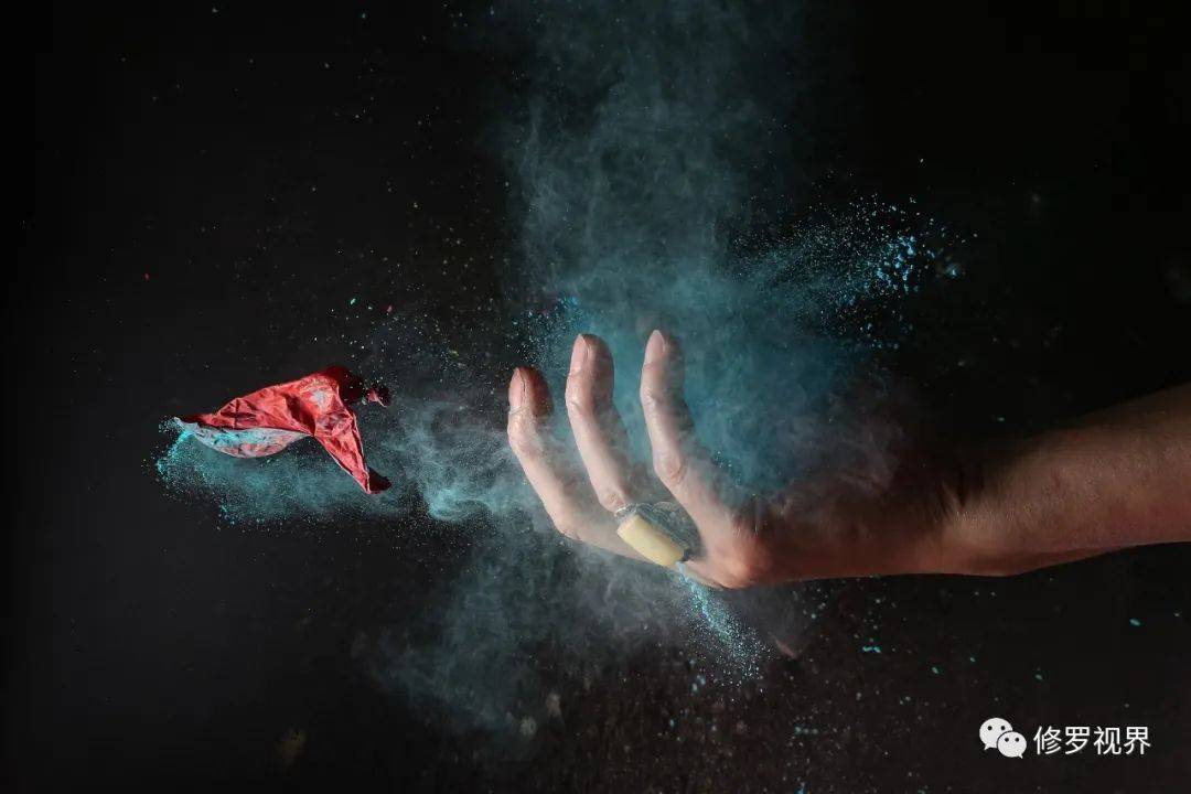 三个人拿手机拍照片的游戏_拍照片拿个人手机游戏怎么拍_可以用自己照片的游戏