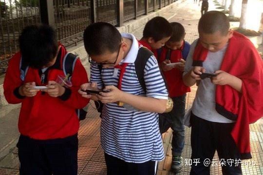 发烧玩游戏_发烧打游戏会怎么样_手机打游戏发烧越来越严重