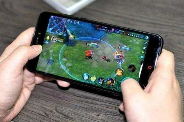 如何选择手机游戏运行内存_内存运行手机游戏选择哪个_内存大游戏运行流畅的手机